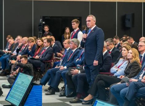 Делегация Югры во главе с Русланом Кухаруком отправилась на Петербургский международный экономический форум