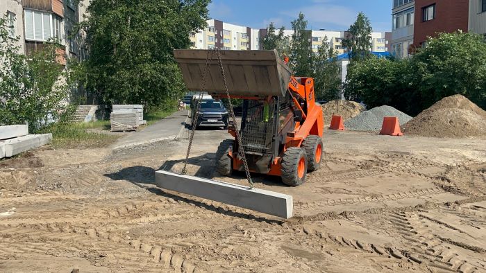 ​В Сургуте ремонтируют внутриквартальные проезды: работы идут сразу на пяти объектах