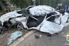 Ночью в Сургуте молодой водитель пытался проехать на красный и устроил ДТП — погибли два человека