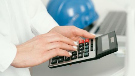 Уехали в отпуск — можно ли меньше платить за коммуналку? Как оформить перерасчет услуг ЖКХ