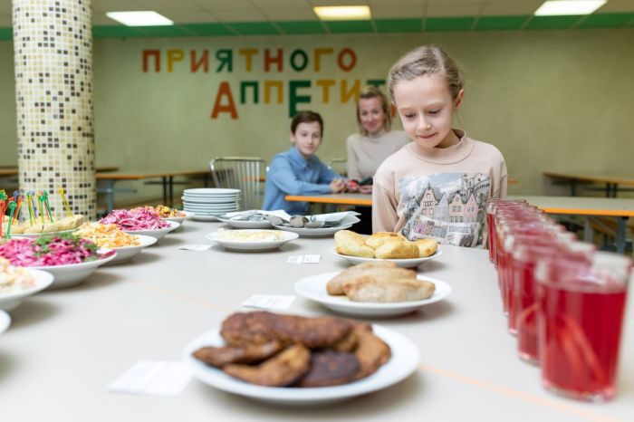 В Сургуте нужно принципиально менять саму систему кормления детей в школах — с другим рационом и правильной раздачей