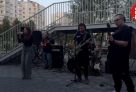 Сургутяне зажгли под рок-хиты в сквере Журналиста // ВИДЕОФАКТ