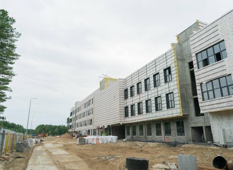 В Югре не будут замораживать строительство соцобъектов из-за экономической ситуации