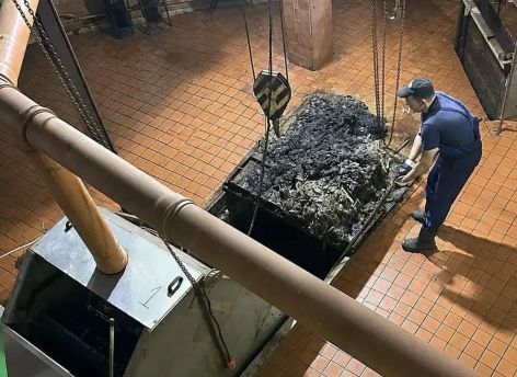 В Нижневартовске кто-то слил в унитаз 250 кг влажных салфеток и заблокировал канализационную станцию
