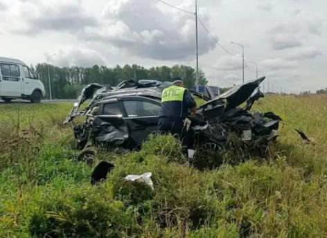 Семья из Югры по пути в Екатеринбург попала в жуткую аварию — погиб младенец