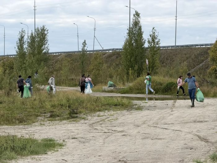 Власти и общественники Сургута планируют очистить десятки километров берегов рек и озер от мусора