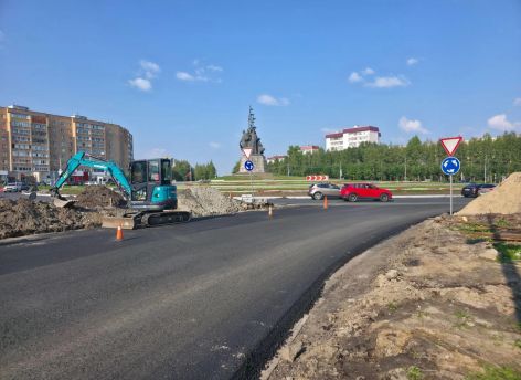 В Сургуте после ремонта коллектора вновь открыт участок дороги у памятника Основателям