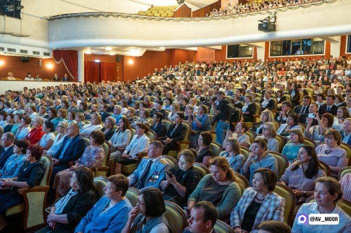 ​Александр Моор встретился с педагогами на региональном форуме «Призвание 2026»