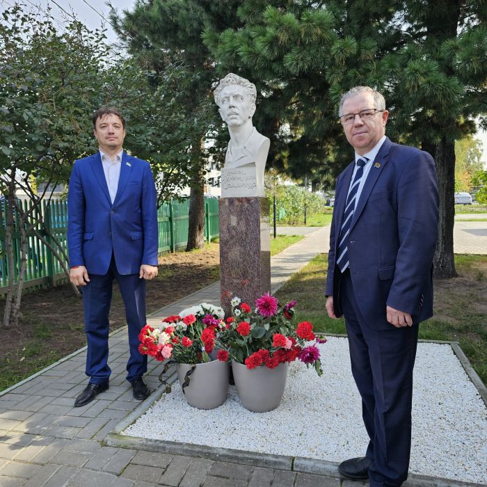 ​Сургут отметил 95-летие легендарного геолога Фармана Салманова