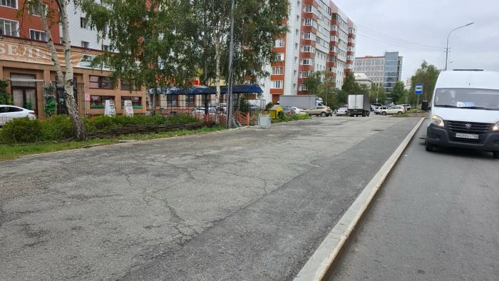 ​«Зима близко, а павильона все нет»: власти Сургута пообещали вернуть остановку «Все для дома» в октябре