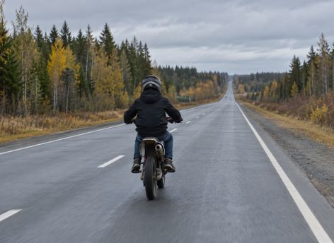 В Югре женщина подарила 16-летнему сыну питбайк, и он попал в ДТП. За это мать попала под уголовку