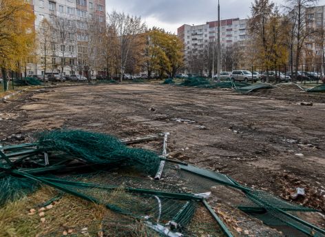 ​Почему в Сургуте на самом деле снесли футбольное поле во дворе на Мира – Лермонтова ‒ и что будет вместо него