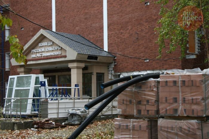 ​В Сургуте снова перенесли открытие колледжа Знаменского