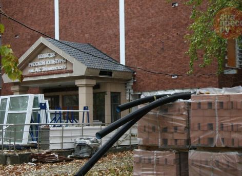 ​В Сургуте снова перенесли открытие колледжа Знаменского
