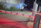 ​В Сургуте разгорелся спор из-за шлагбаума на улице Энтузиастов