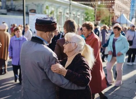 Тюменцы отметят День пожилых людей прогулками, мастер-классами и концертами