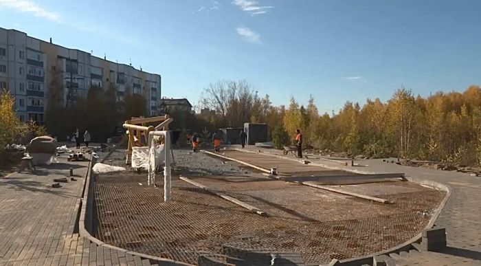 Власти Сургута обустроят сквер с детской площадкой в Лунном до конца ноября