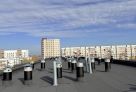 ​В Сургуте отремонтировали крышу пятиэтажки на бульваре Писателей