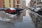 ​Асфальт у ТЦ «Чеховский» в Сургуте треснул спустя год после ремонта