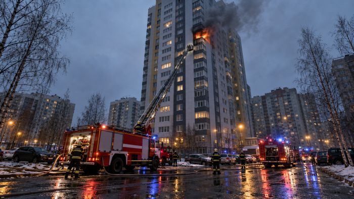 В Сургуте из-за пожара на 18-м этаже дома эвакуировались десятки горожан с детьми