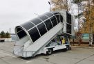 Аэропорт Сургута получил новый самоходный трап для обслуживания самолетов