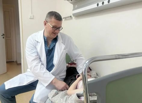 Сургутские врачи спасли двухлетнего ребенка, опрокинувшего на себя ковшик с кипятком