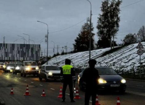 Автомобилист насмерть сбил человека на трассе под Сургутом